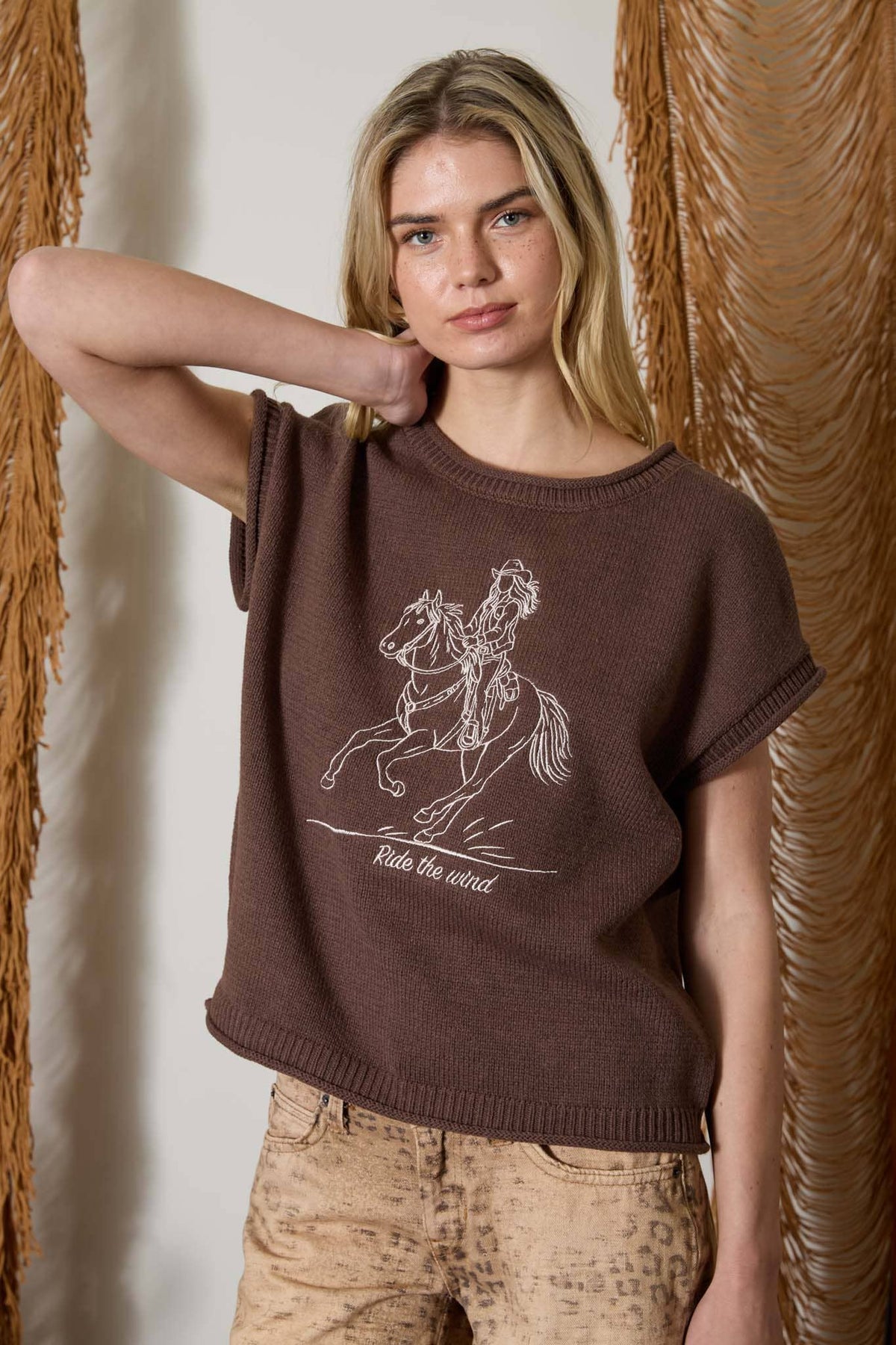 WESTERN EMBROIDERY SHORT SLEEVE KNIT SWEATER: DARK BROWN