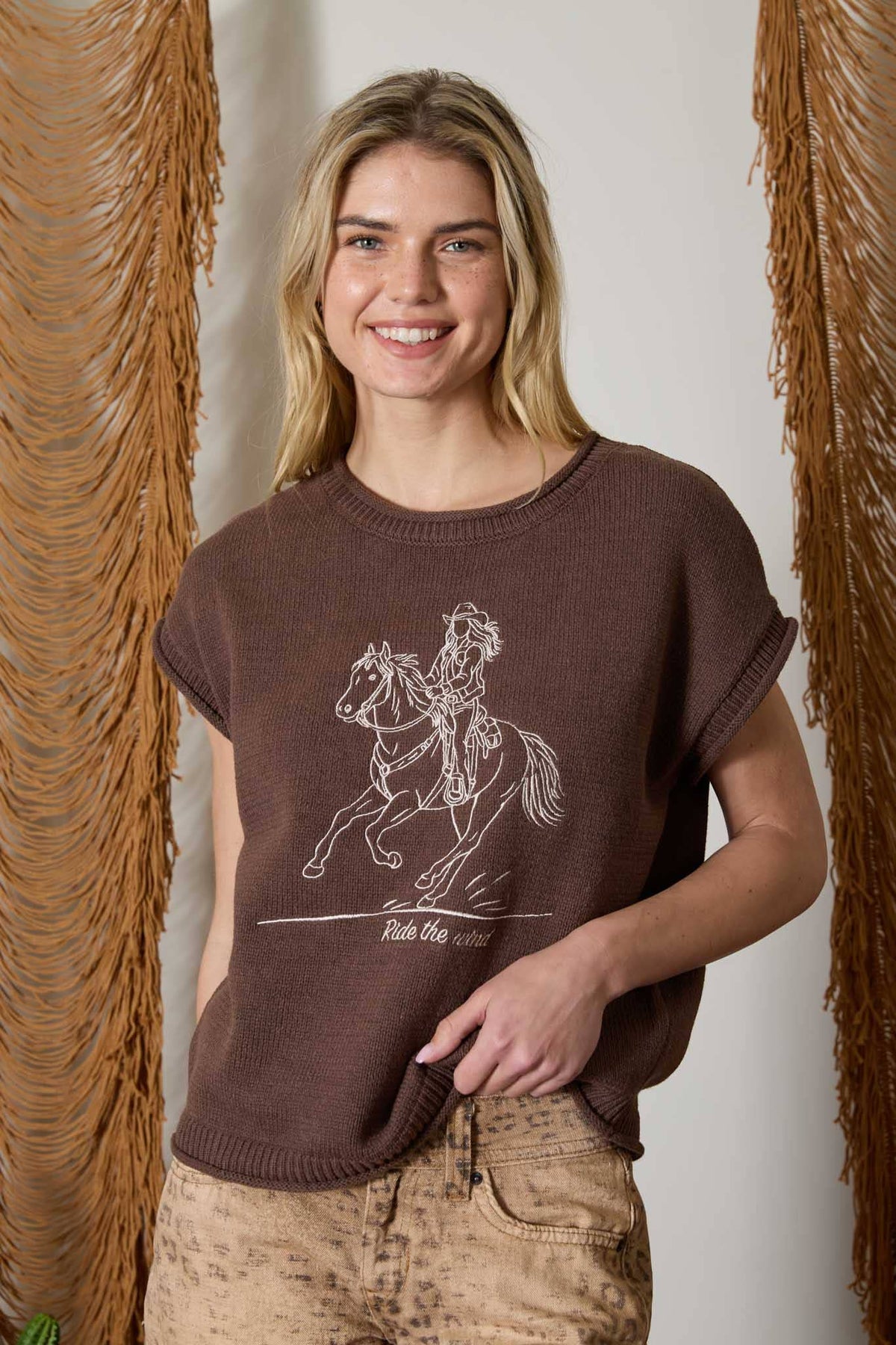 WESTERN EMBROIDERY SHORT SLEEVE KNIT SWEATER: DARK BROWN