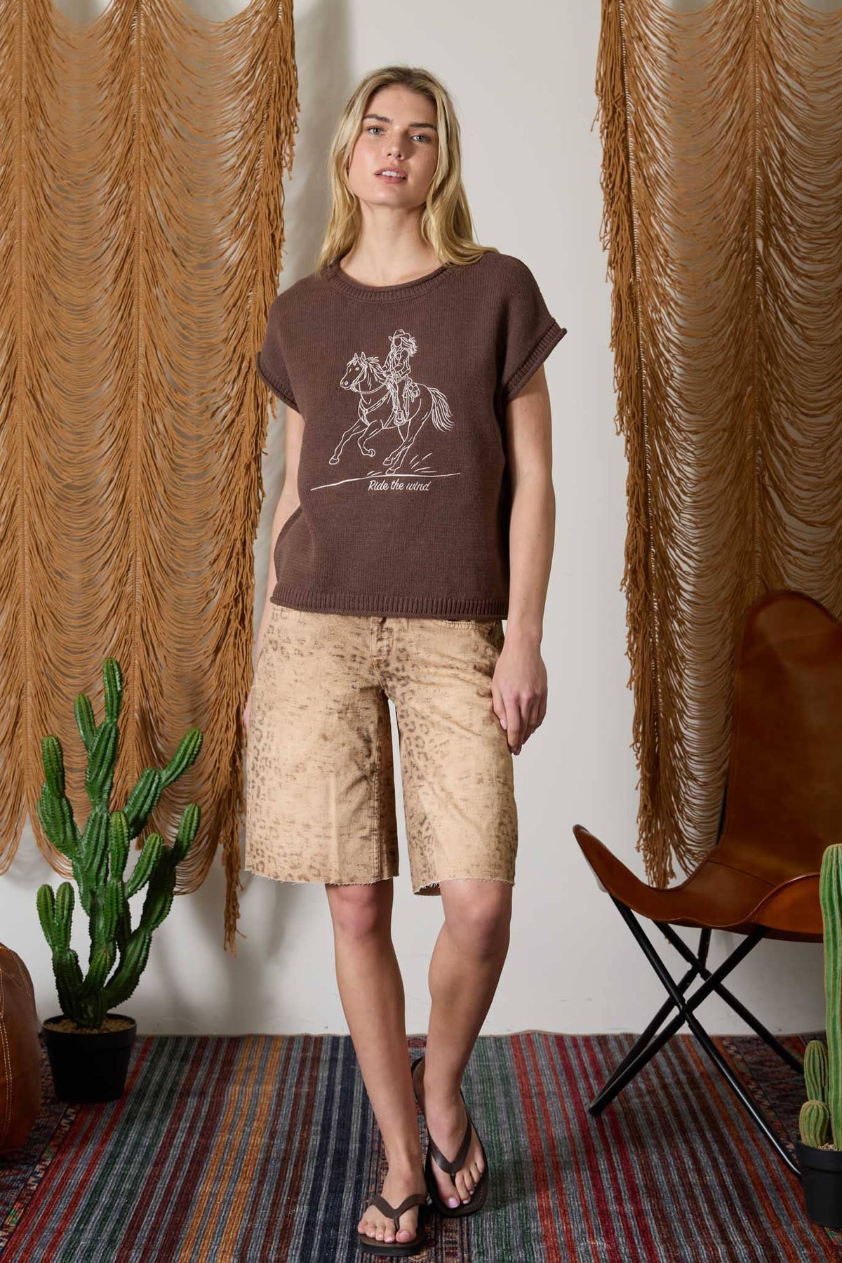 WESTERN EMBROIDERY SHORT SLEEVE KNIT SWEATER: DARK BROWN