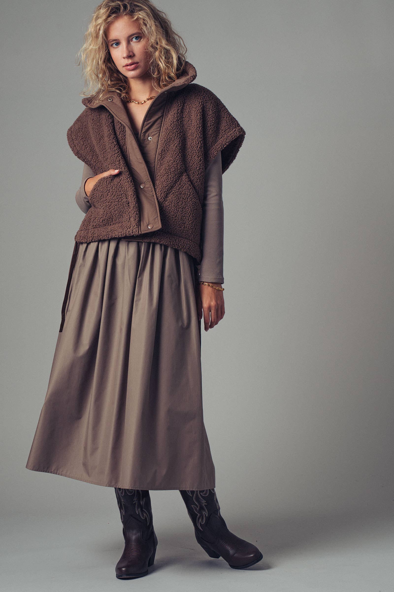 Quilted Collar Boxy Sherpa Vest: BLACK