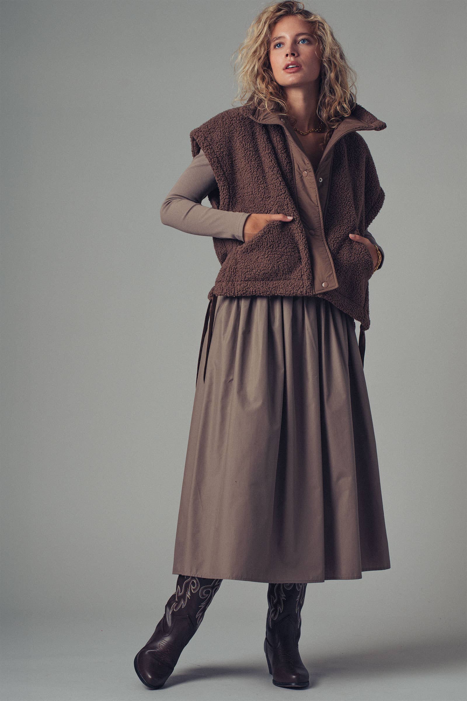 Quilted Collar Boxy Sherpa Vest: BLACK