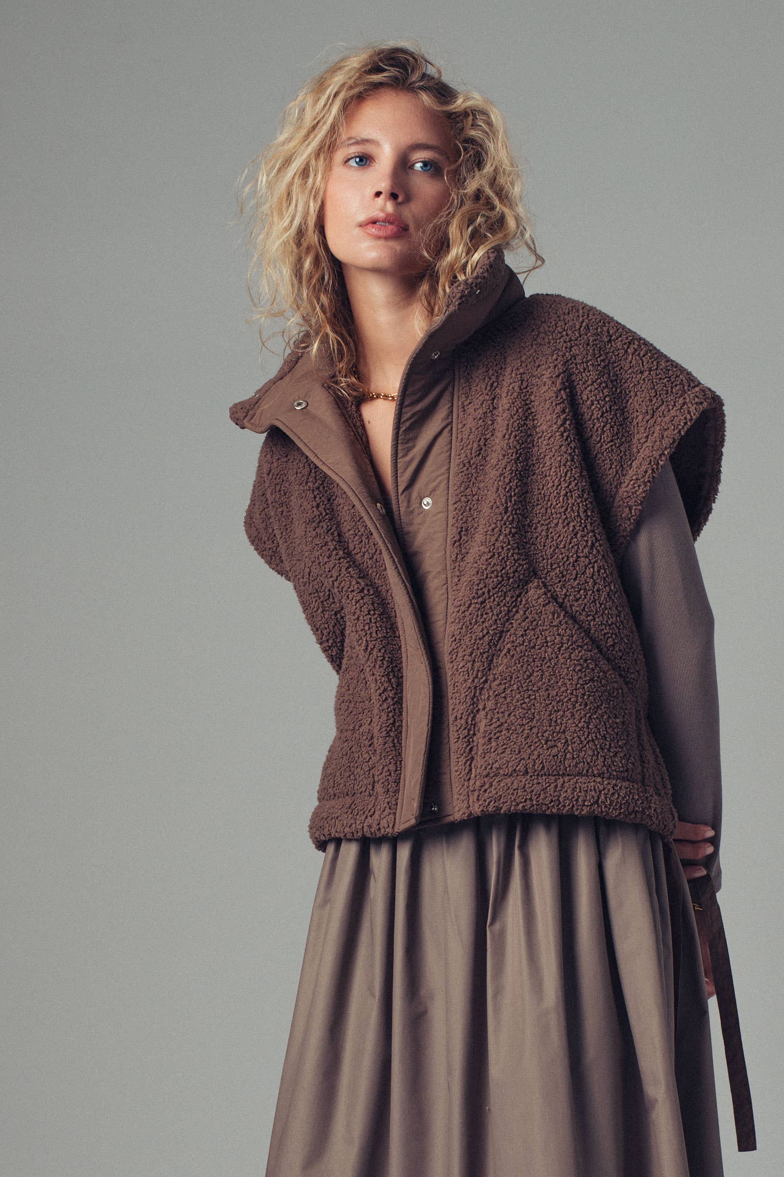 Quilted Collar Boxy Sherpa Vest: BLACK