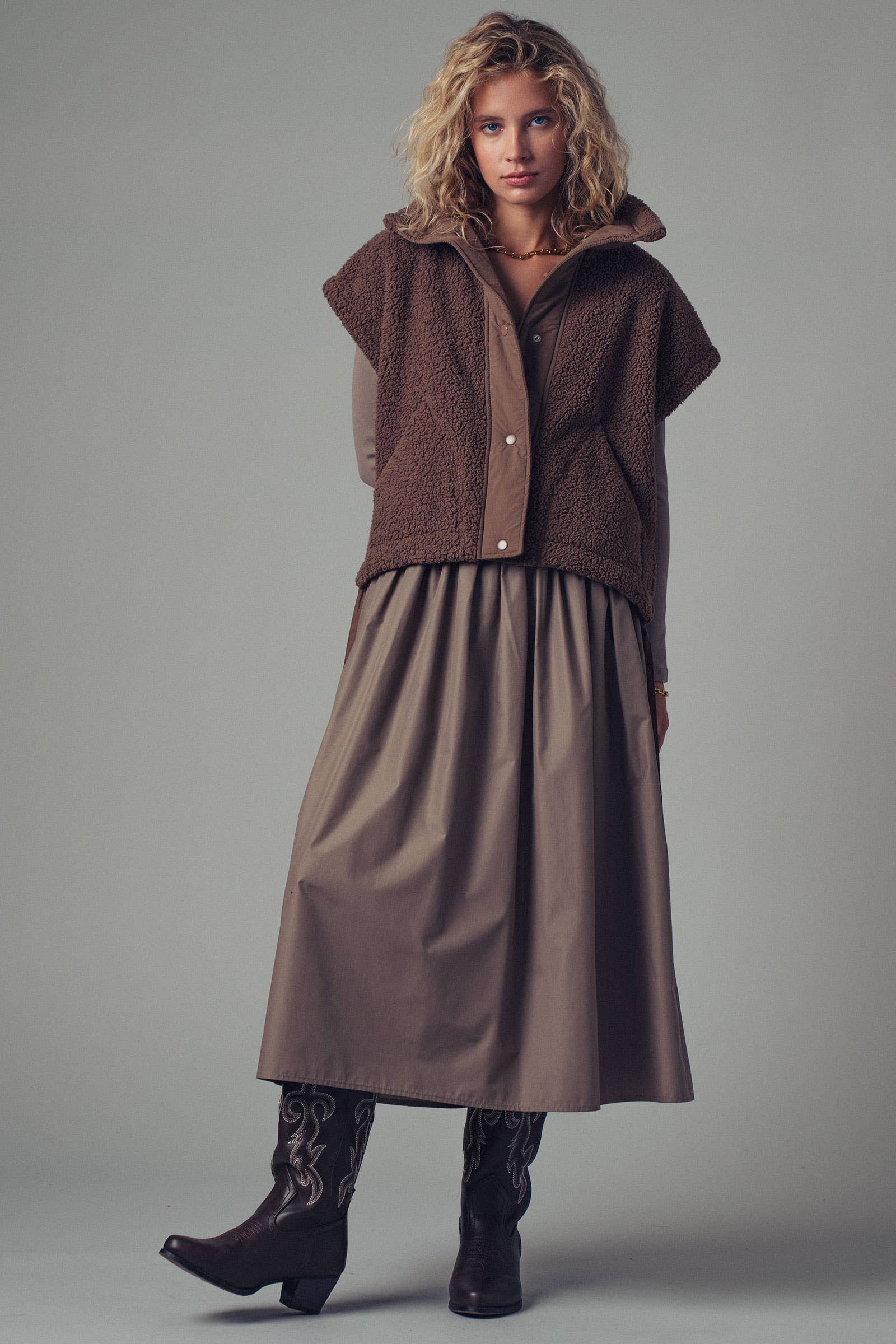 Quilted Collar Boxy Sherpa Vest: BLACK