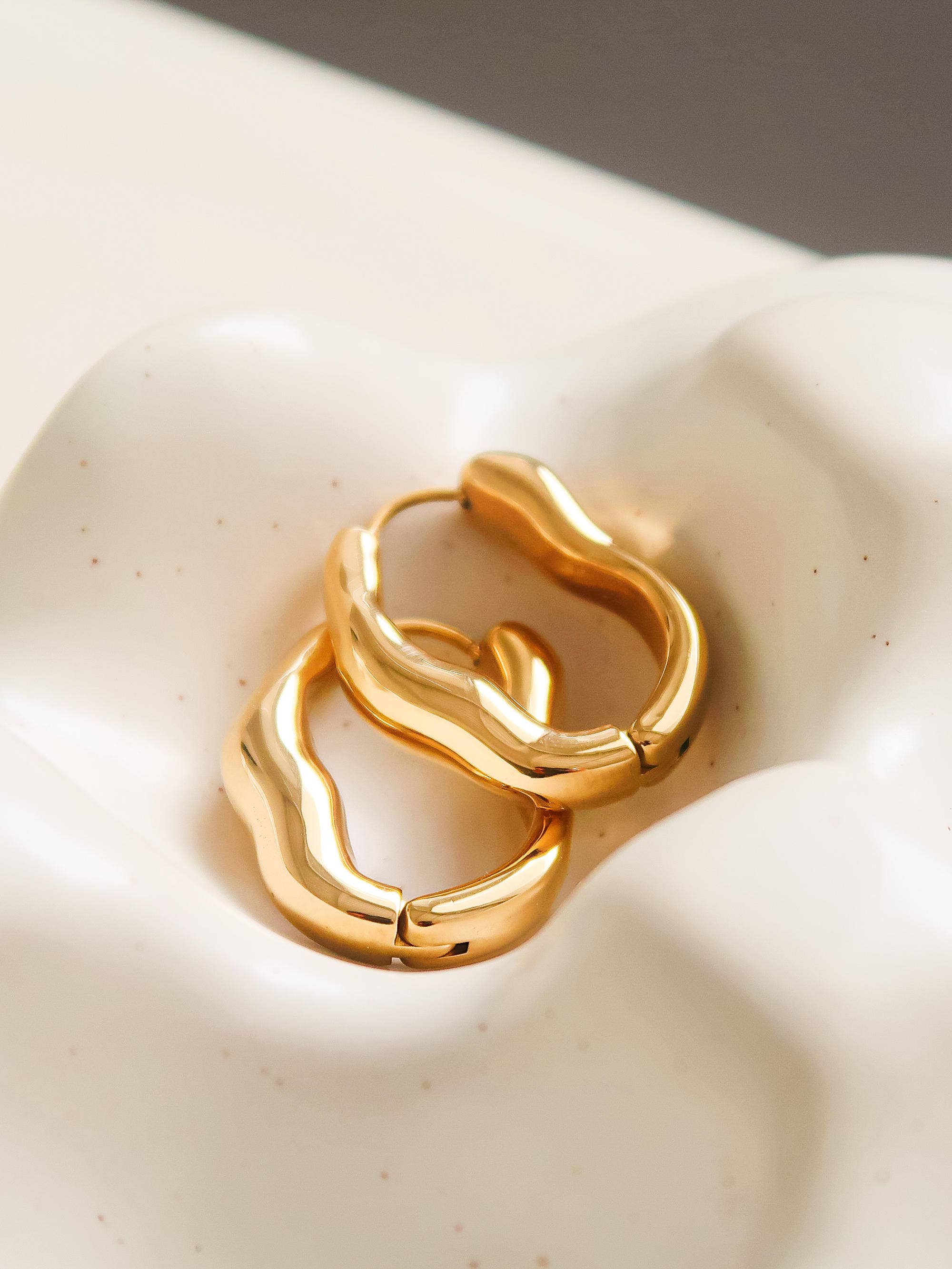 Oval Hoop Earring: Yellow Gold