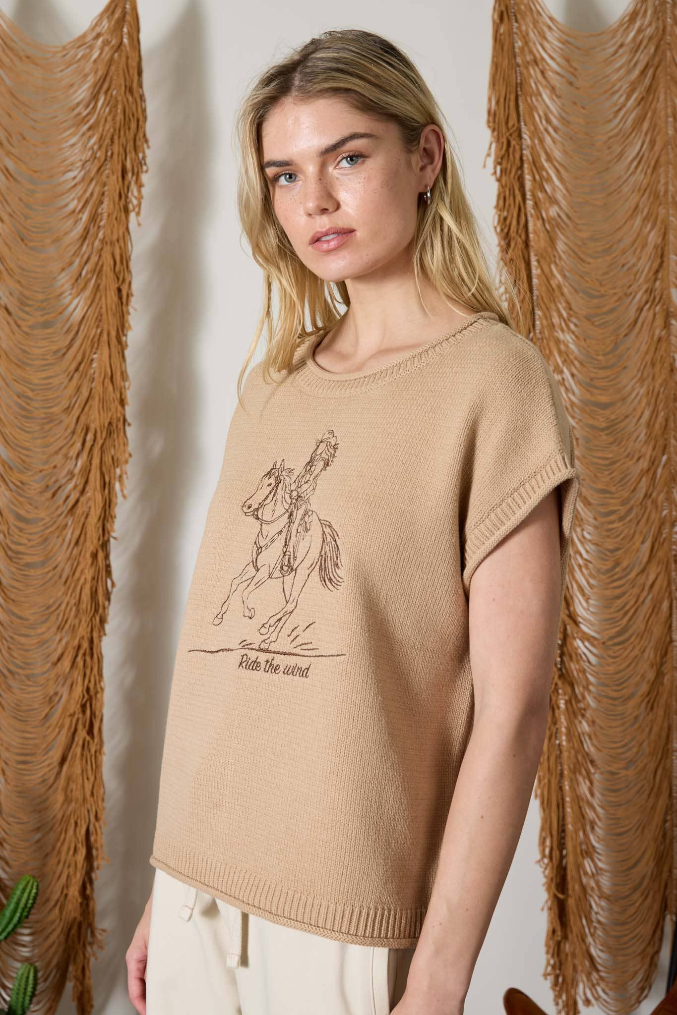 WESTERN EMBROIDERY SHORT SLEEVE KNIT SWEATER: DARK BROWN