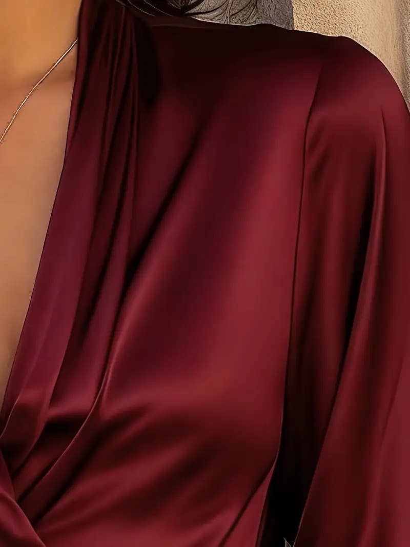 Lustrous satin V-neck design versatile top: WINE / (XL) 1