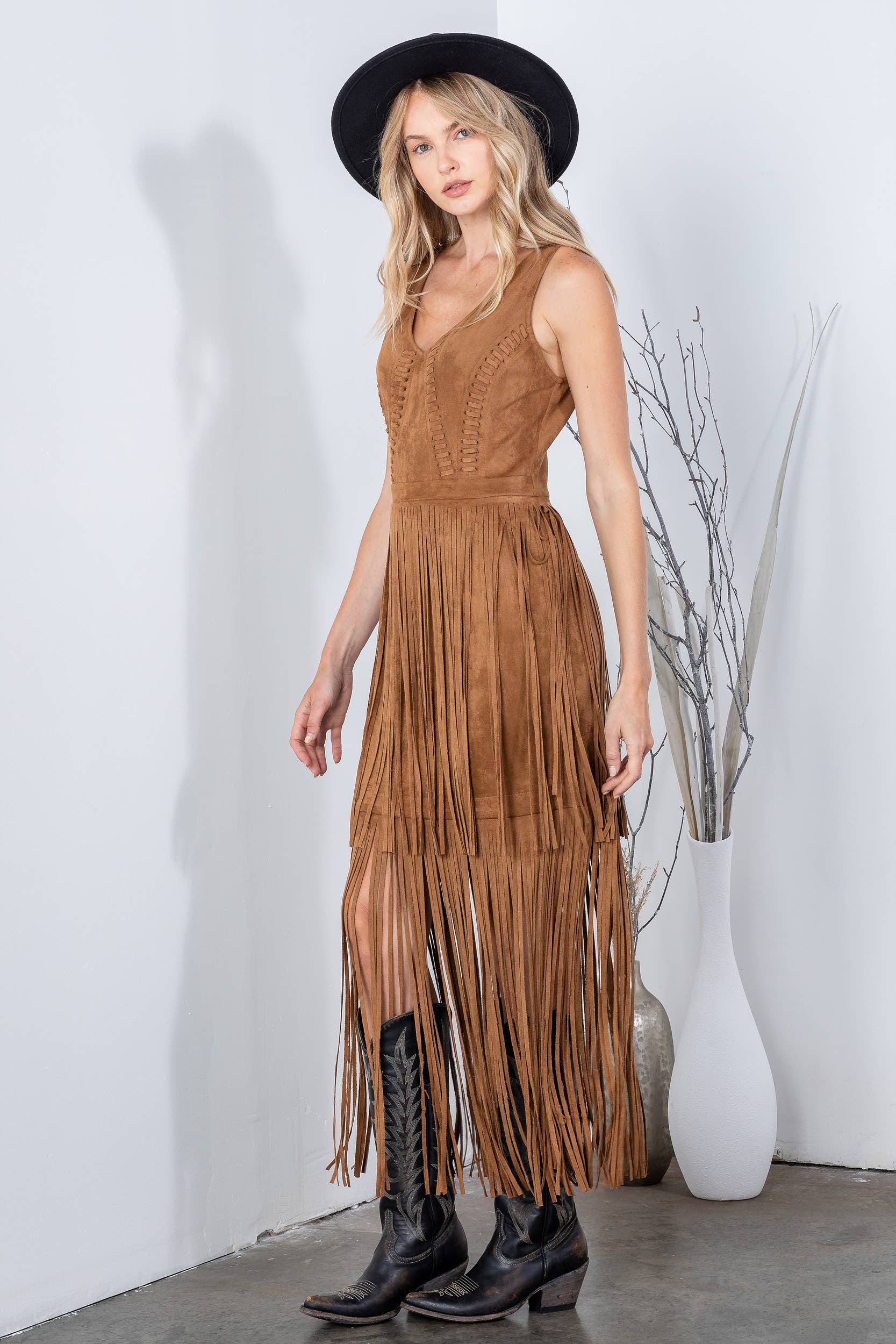 SOUTHERN FRINGE SUEDE DRESS: CAMEL / L