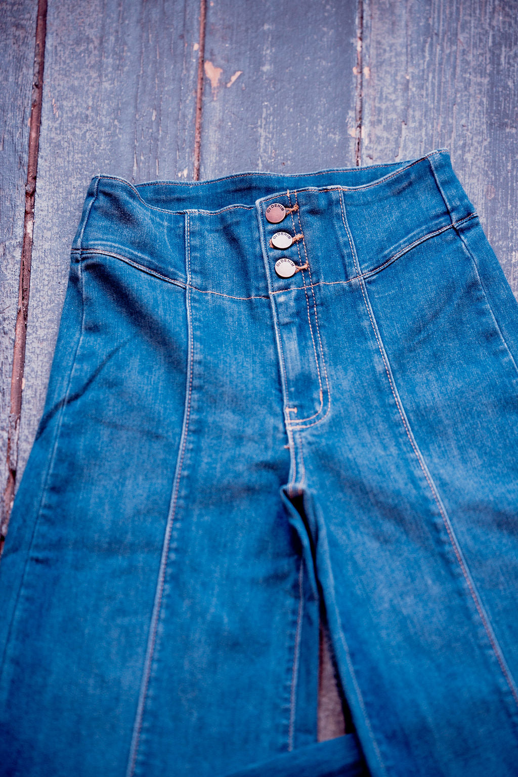 Wide Leg Denim Jeans in Medium Wash O2