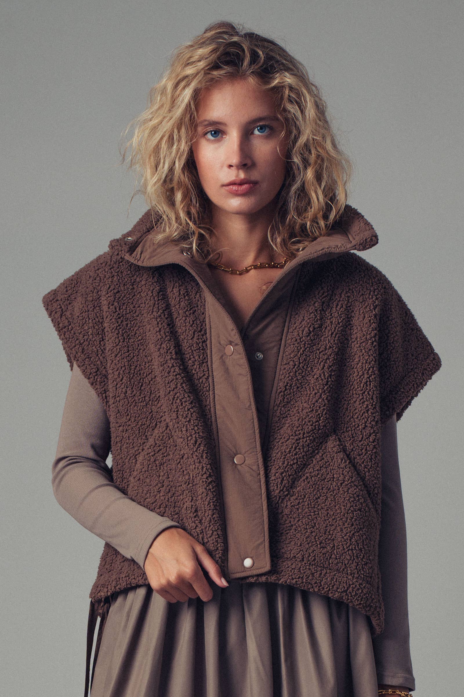 Quilted Collar Boxy Sherpa Vest: BLACK